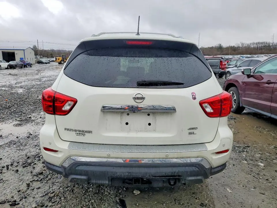 2017 NISSAN PATHFINDER SL  