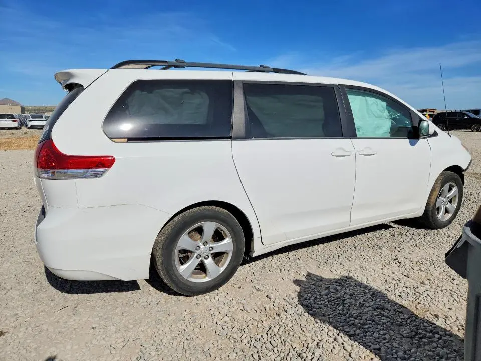 2011 TOYOTA SIENNA LE  