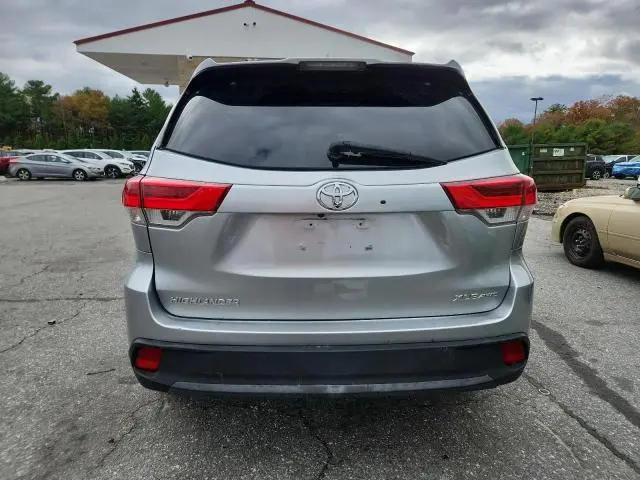 2018 TOYOTA HIGHLANDER SE  