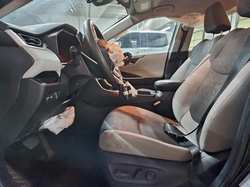 2021 TOYOTA RAV4 XLE  