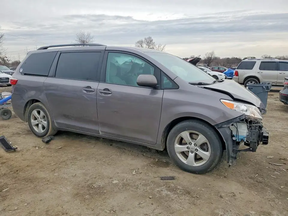 2015 TOYOTA SIENNA LE 8-PASSENGER  