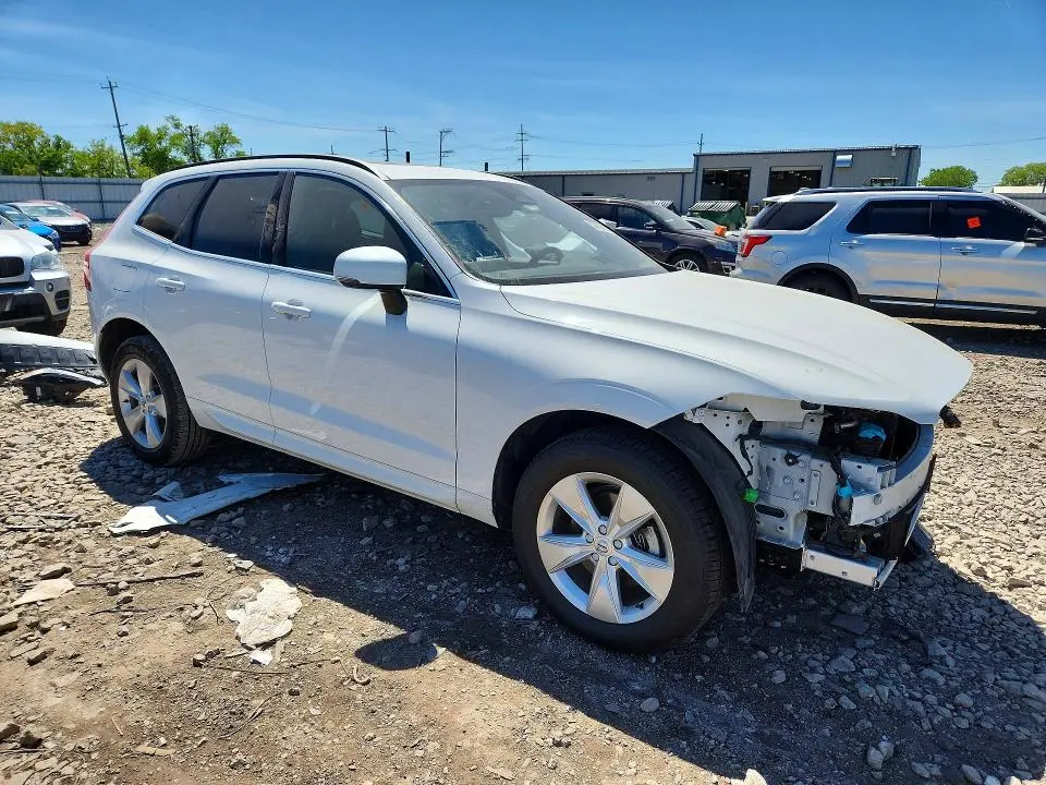 2022 VOLVO XC60 B5 MOMENTUM  