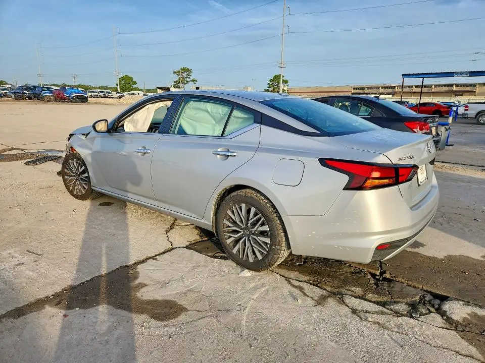 2024 NISSAN ALTIMA SV  