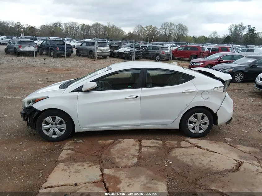 2016 HYUNDAI ELANTRA SE