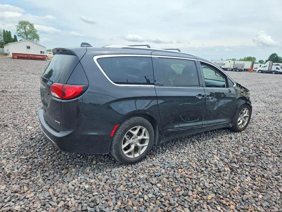 2019 CHRYSLER PACIFICA LIMITED  