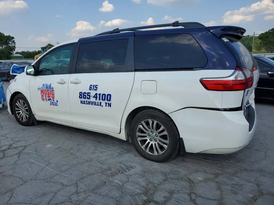 2015 TOYOTA SIENNA XLE 8-PASSENGER  
