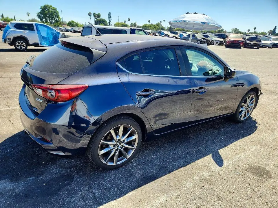 2018 MAZDA 3 TOURING  