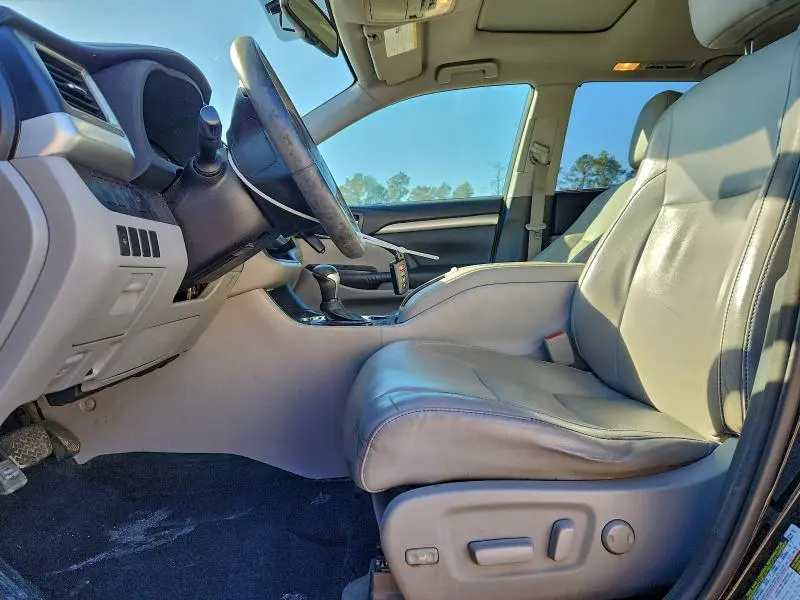 2015 TOYOTA HIGHLANDER XLE  