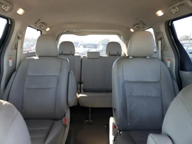 2017 TOYOTA SIENNA XLE  