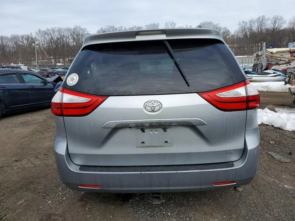2015 TOYOTA SIENNA   