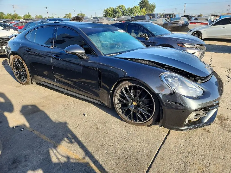 2017 PORSCHE PANAMERA 4S  