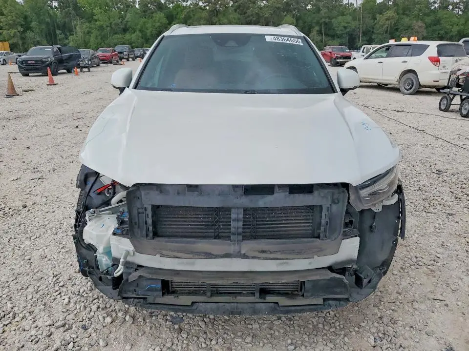 2019 VOLVO XC40 T5 MOMENTUM  