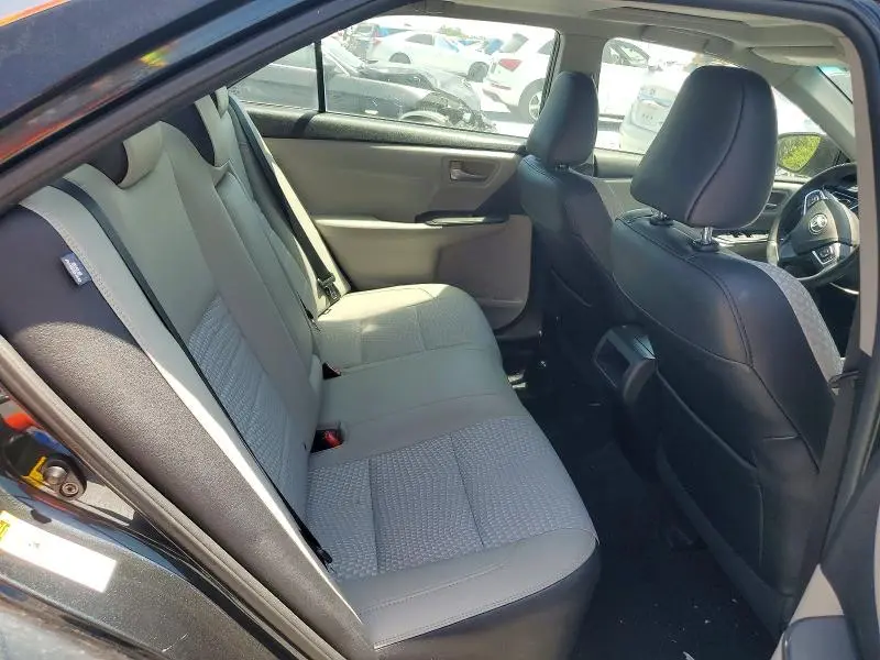 2015 TOYOTA CAMRY SE  