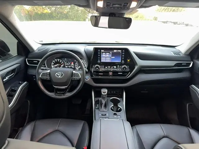2021 TOYOTA HIGHLANDER XLE  