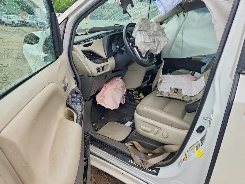 2017 TOYOTA SIENNA XLE 8-PASSENGER  