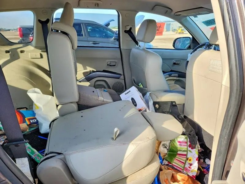 2012 MITSUBISHI OUTLANDER SE  