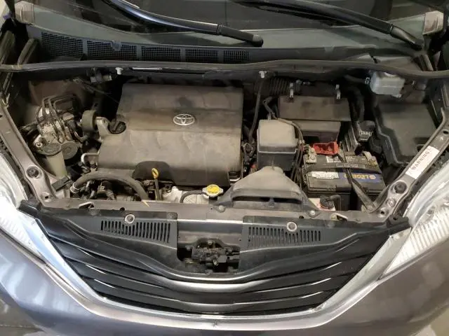 2013 TOYOTA SIENNA LE  