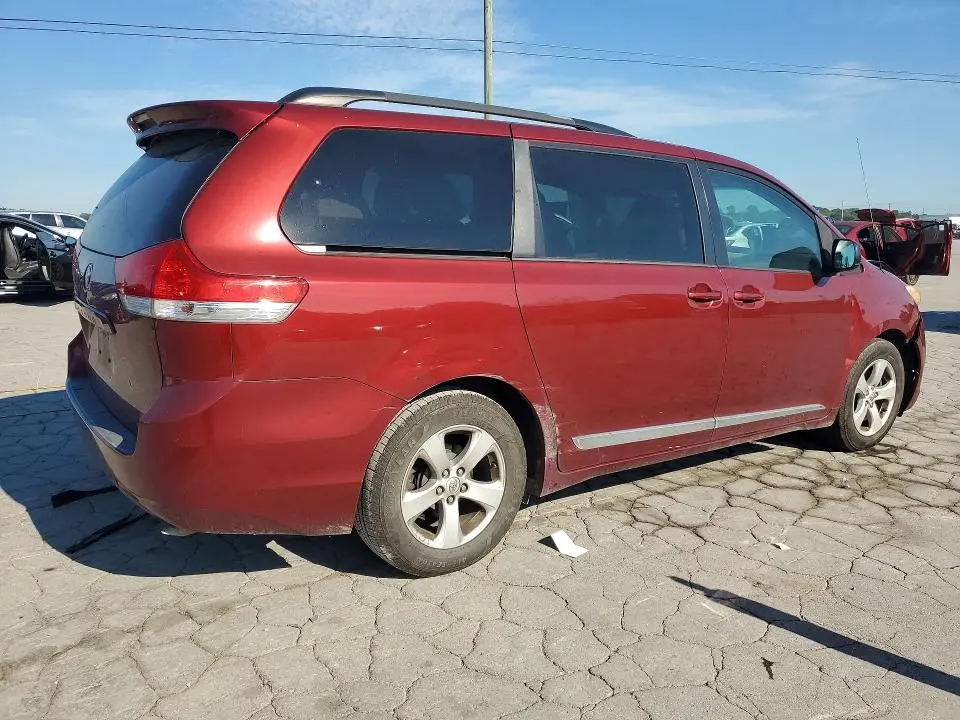 2013 TOYOTA SIENNA LE  