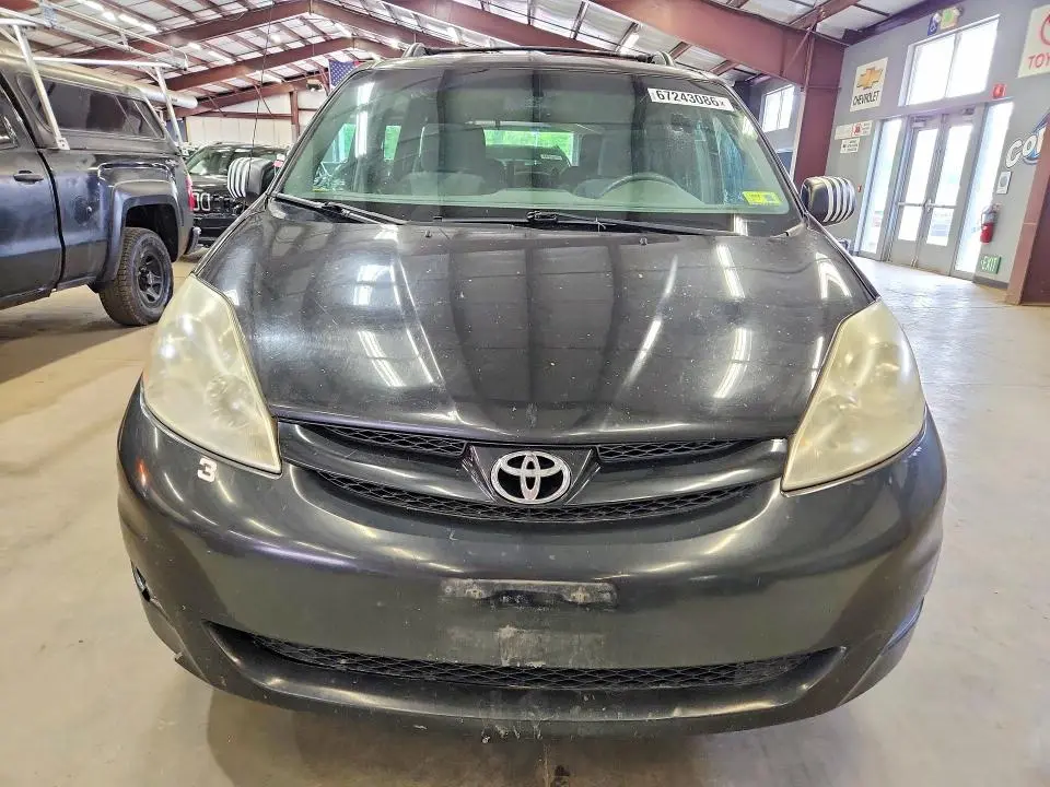 2010 TOYOTA SIENNA LE  