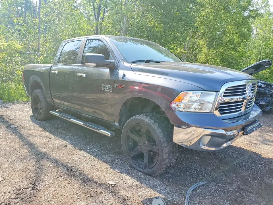 2016 RAM 1500 SLT  