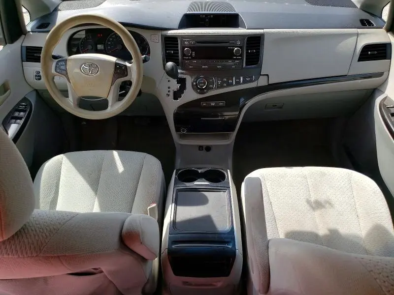 2014 TOYOTA SIENNA LE 8-PASSENGER  