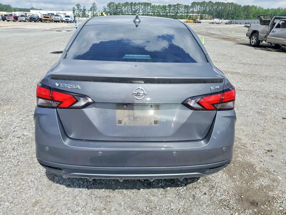 2022 NISSAN VERSA SR  