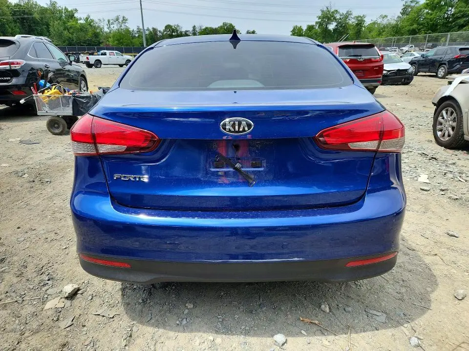 2017 KIA FORTE LX  