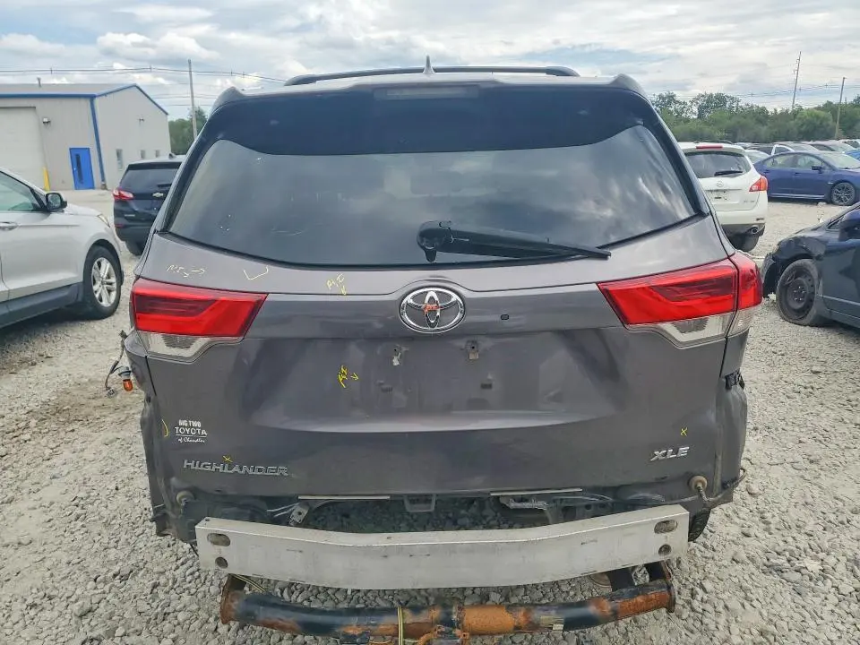 2019 TOYOTA HIGHLANDER XLE  