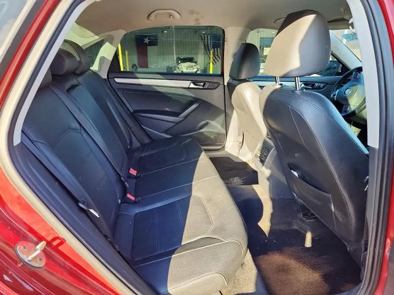 2015 VOLKSWAGEN PASSAT SE  