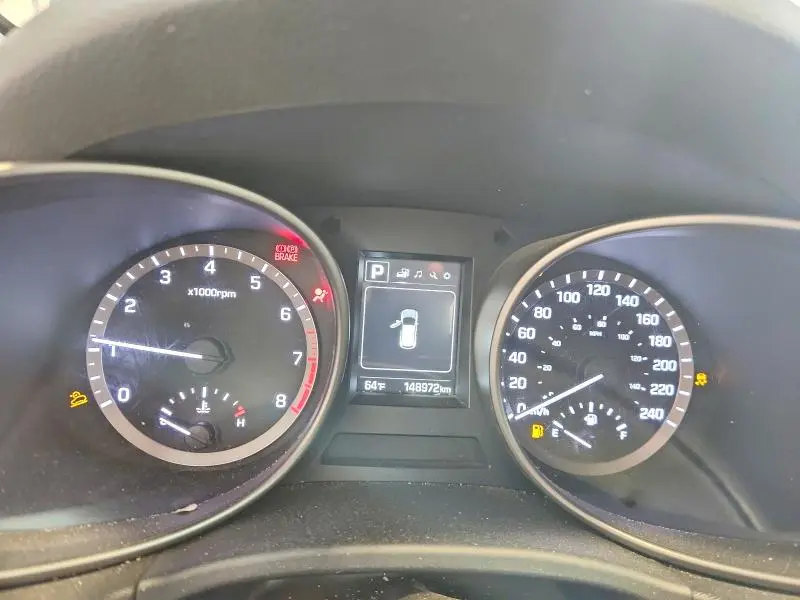2018 HYUNDAI SANTA FE SE  