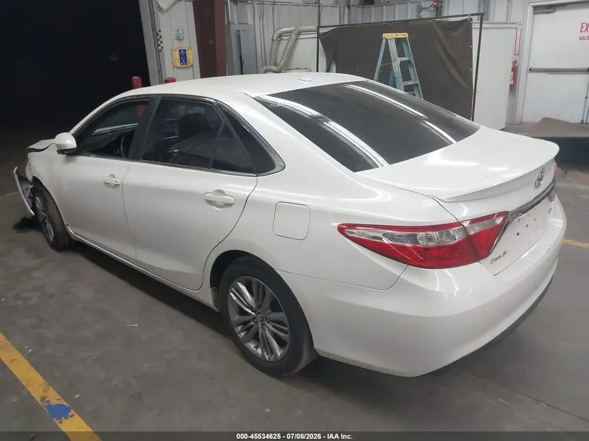 2015 TOYOTA CAMRY SE