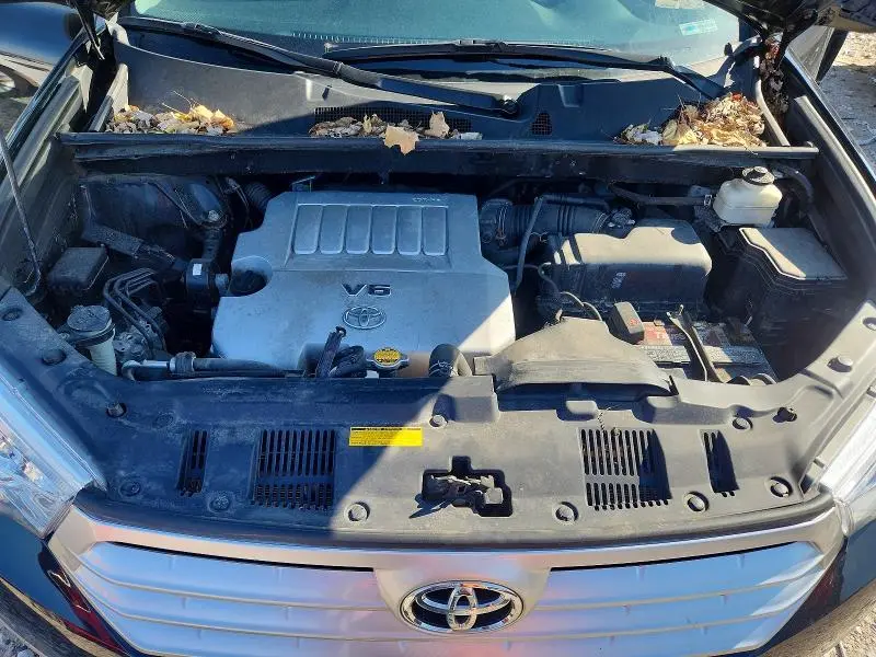 2013 TOYOTA HIGHLANDER SE  