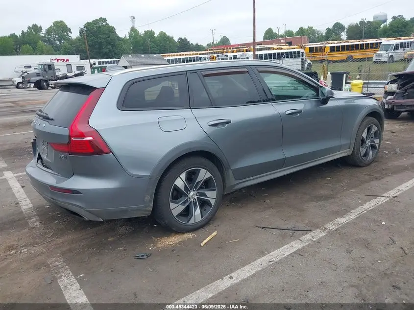 2020 VOLVO V60 CROSS COUNTRY T5
