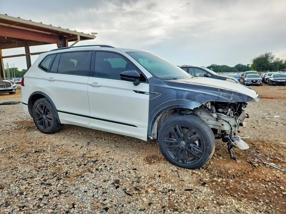 2022 VOLKSWAGEN TIGUAN SE R-LINE BLACK  