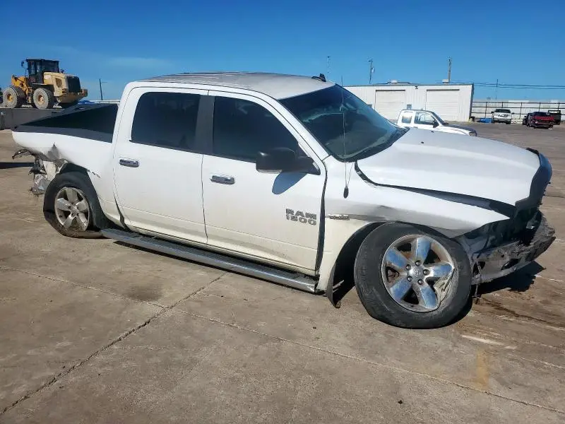 2016 RAM 1500 SLT  