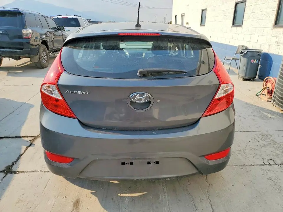 2012 HYUNDAI ACCENT SE  