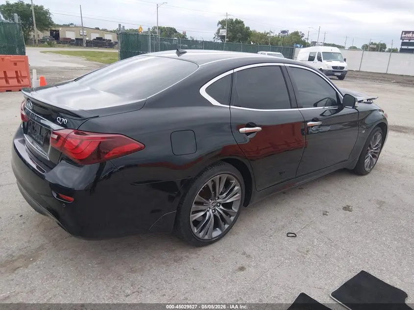 2017 INFINITI Q70 3.7X