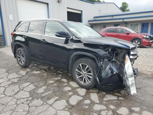 2017 TOYOTA HIGHLANDER SE  