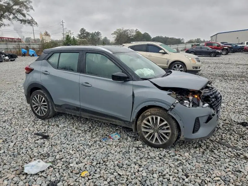 2024 NISSAN KICKS SV  