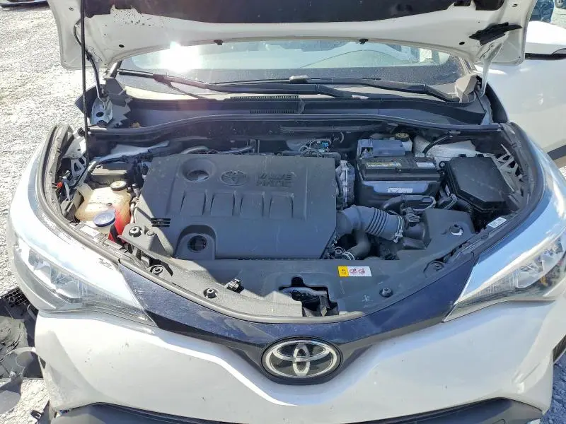 2022 TOYOTA C-HR XLE  