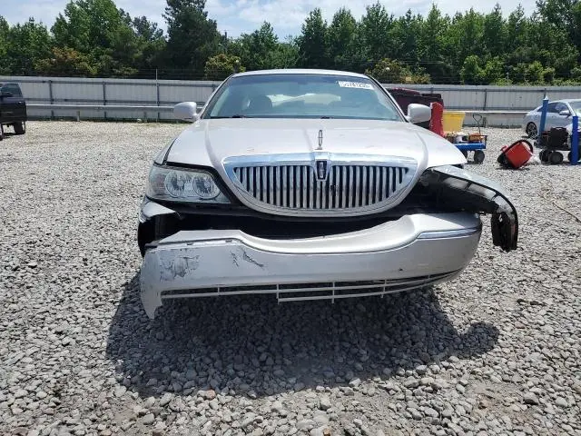 2010 LINCOLN TOWN CAR SIGNATURE LIMITED  