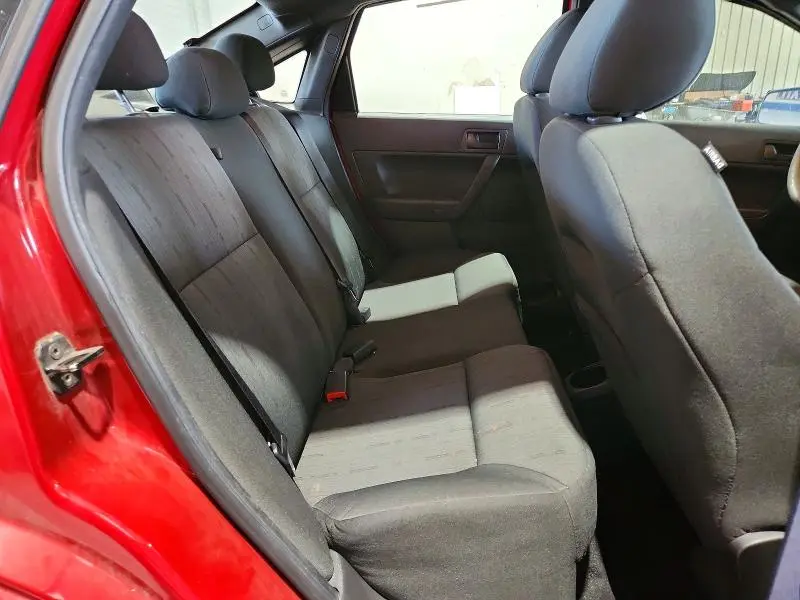 2010 FORD FOCUS SE  