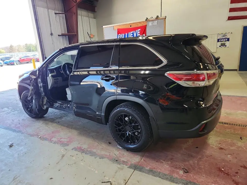2015 TOYOTA HIGHLANDER LE  
