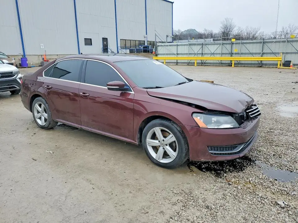 2013 VOLKSWAGEN PASSAT SE  