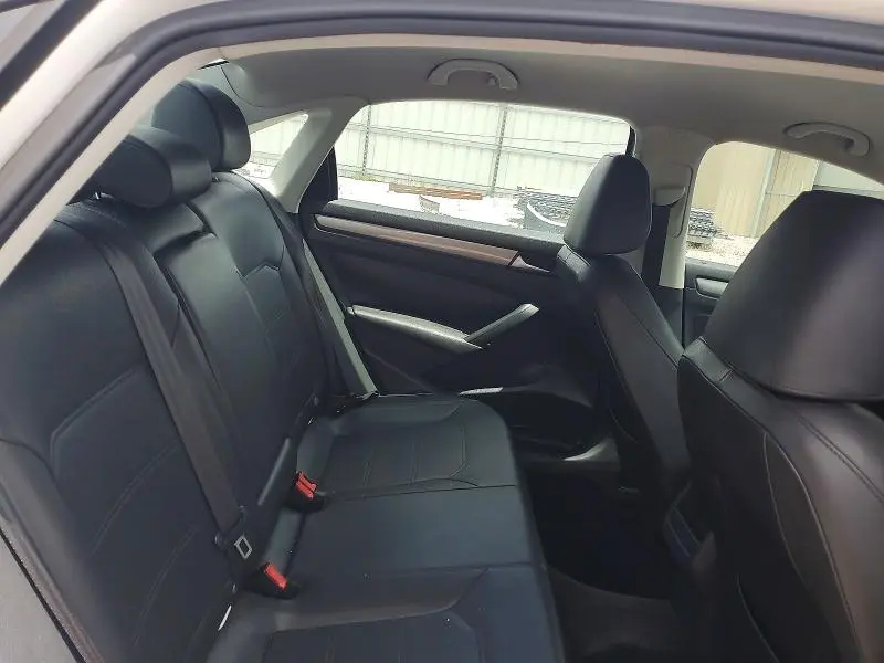 2015 VOLKSWAGEN PASSAT S  