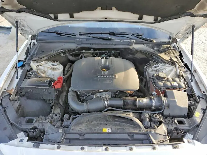 2017 JAGUAR XE PREMIUM  