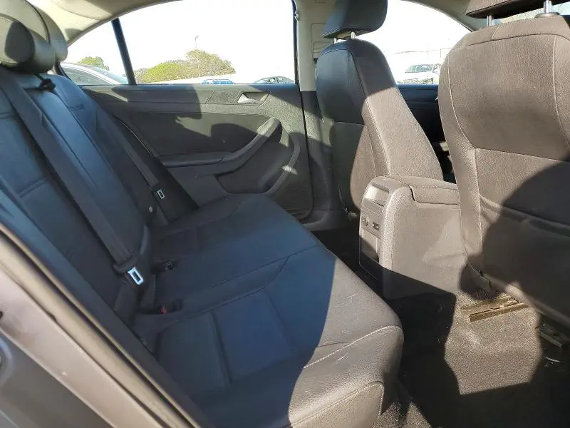 2012 VOLKSWAGEN JETTA SE  