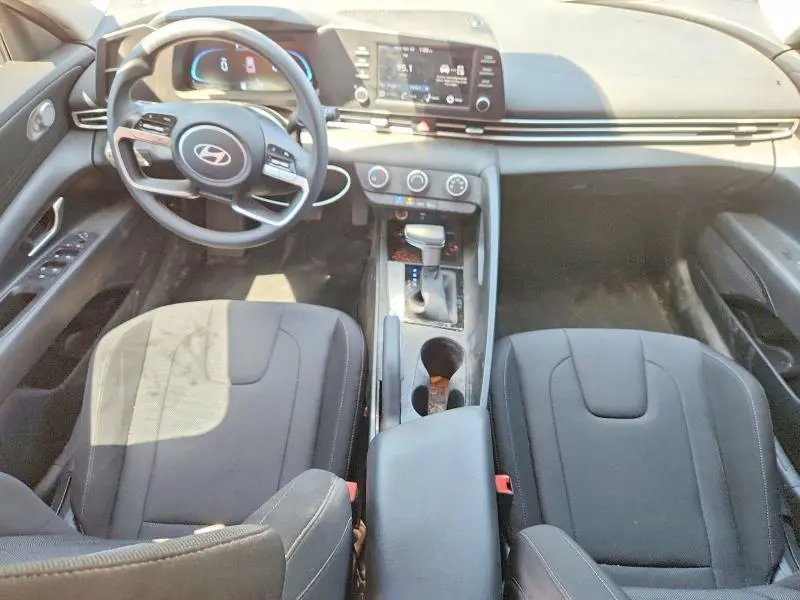 2024 HYUNDAI ELANTRA SE  
