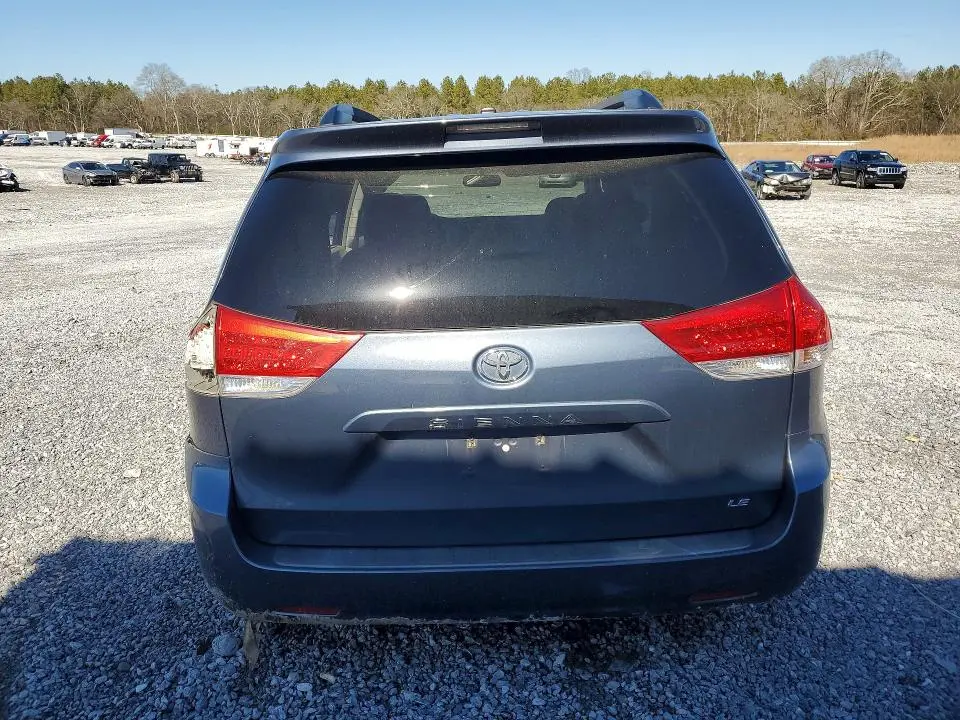 2014 TOYOTA SIENNA LE  