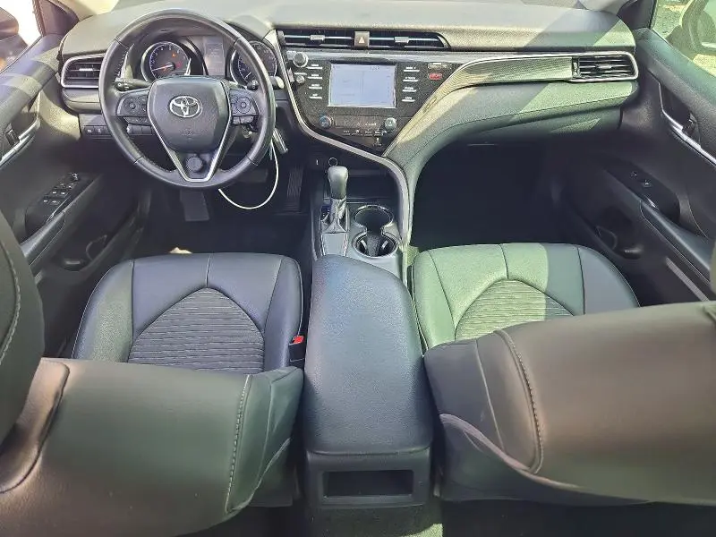 2019 TOYOTA CAMRY SE  